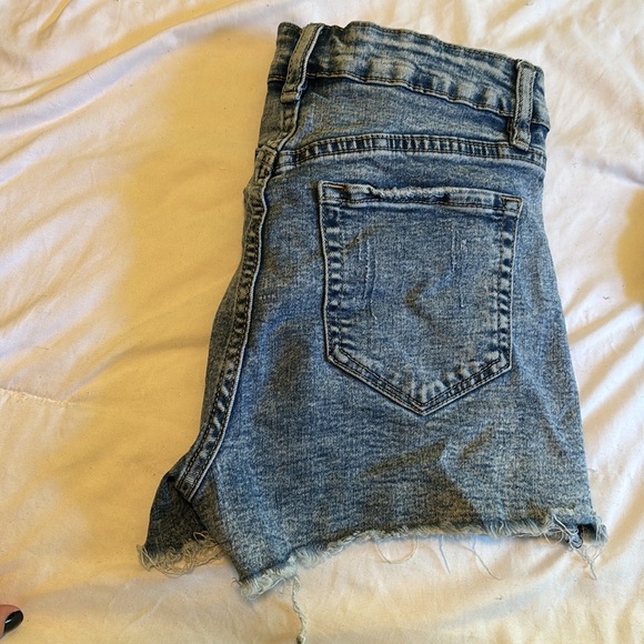 Distressed Jean Shorts High Rise - Picture 5 of 8